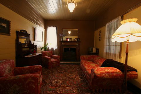 Shurdingtons Cottage - Hervey Bay Accommodation 4