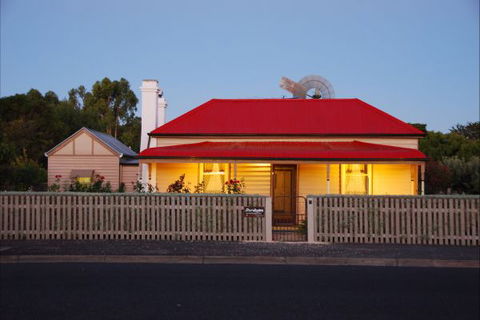 Shurdingtons Cottage - Hervey Bay Accommodation 5