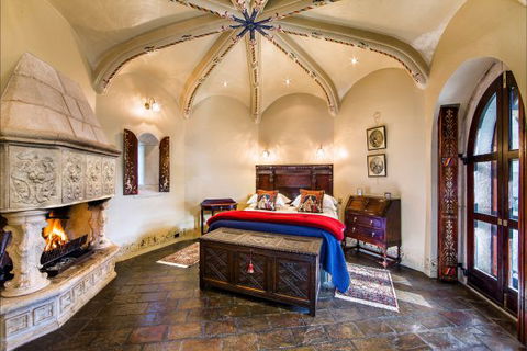 The Castle Keep B&B - Hervey Bay Accommodation 2