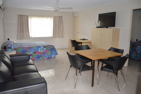The Rover Holiday Units/Motel - Hervey Bay Accommodation 4