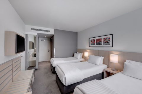 Travelodge Hotel Melbourne Docklands - Hervey Bay Accommodation 2