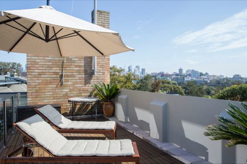 Trumper Loft - Hervey Bay Accommodation 0