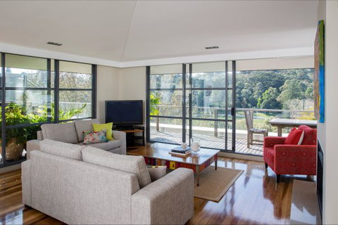 Trumper Loft - Hervey Bay Accommodation 5