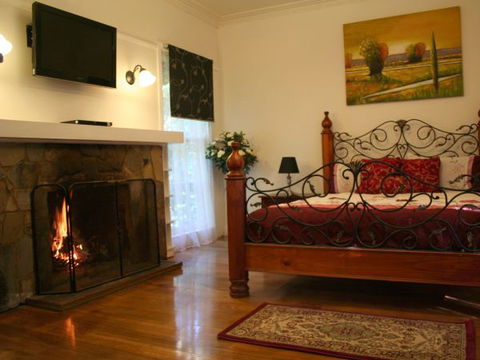 Tudor Cottages Mount Dandenong - Hervey Bay Accommodation 0
