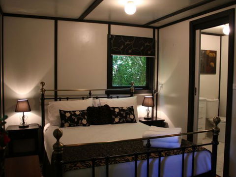 Tudor Cottages Mount Dandenong - Hervey Bay Accommodation 3
