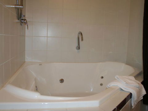 Tudor Cottages Mount Dandenong - Hervey Bay Accommodation 4