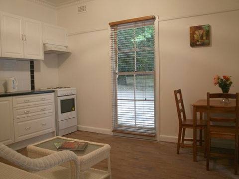Tudor Cottages Mount Dandenong - Hervey Bay Accommodation 5