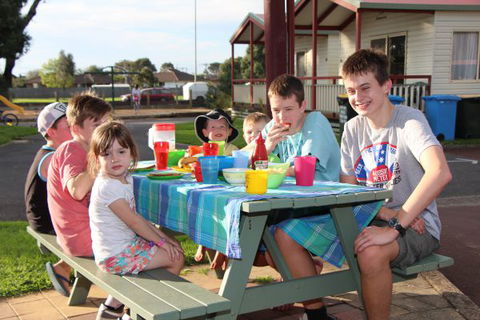 Warrnambool Holiday Park And Motel - Hervey Bay Accommodation 0