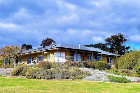 Wild Dog Rise - Hervey Bay Accommodation 0