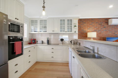 Abbey Rose - Hervey Bay Accommodation 0