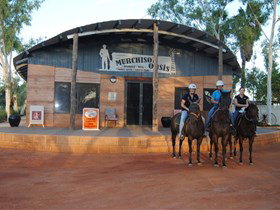 Murchison Oasis Roadhouse, Motel, Caravan Park - Hervey Bay Accommodation 3