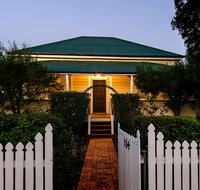 Albion Cottage - Hervey Bay Accommodation