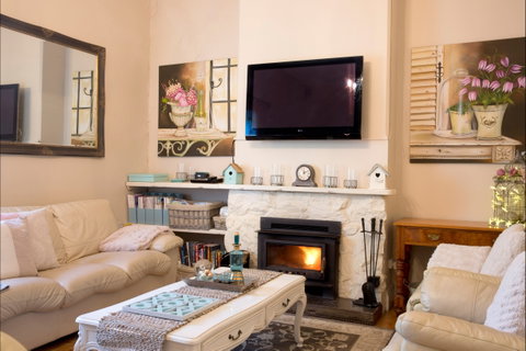 Azalea Cedar-Rose Villa - Hervey Bay Accommodation 4
