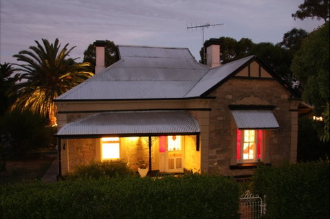 Azalea Cedar-Rose Villa - Hervey Bay Accommodation 7