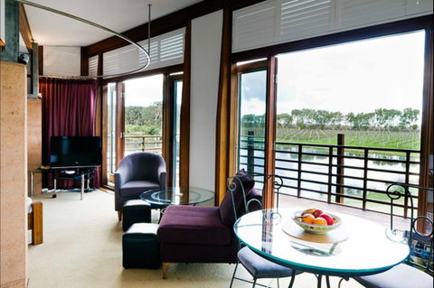 Bettenay's Lakeside Chalets And Luxury Spa Apartment - Hervey Bay Accommodation 0