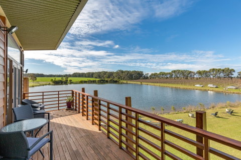 Bettenay's Lakeside Chalets And Luxury Spa Apartment - Hervey Bay Accommodation 1