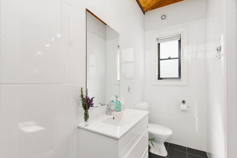 Blue Apple Lodge - Hervey Bay Accommodation 4