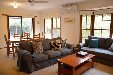 Bright River Cottage - Hervey Bay Accommodation 1