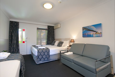Central Railway Hotel - Tourism Hervey Bay 1