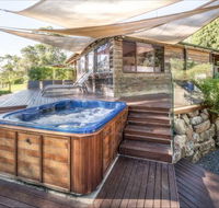 Coach House Hill Cottage - Hervey Bay Accommodation