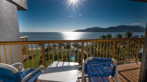 Coral Towers Holiday Suites - Hervey Bay Accommodation 0