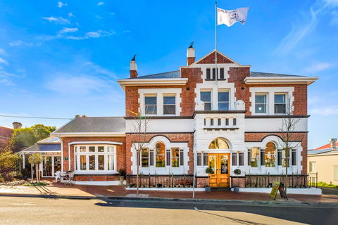 Cygnet Old Bank B&B - Hervey Bay Accommodation 0