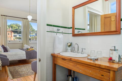 Cygnet Old Bank B&B - Hervey Bay Accommodation 2