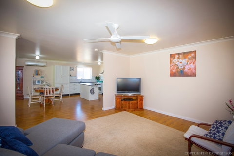 Dell-Lee Cottage - Hervey Bay Accommodation 4