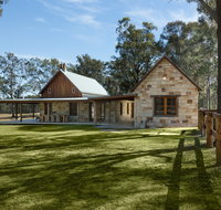 Enzo Cottage - Craftsmen Built Luxury Cottage - Hervey Bay Accommodation