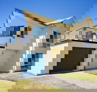 Fensom's Holiday Home - Hervey Bay Accommodation