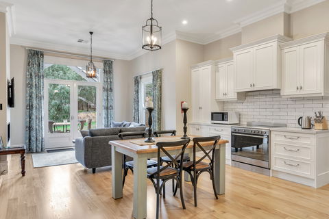 Grandview Accommodation - The Elm Tree Apartments - Hervey Bay Accommodation 5
