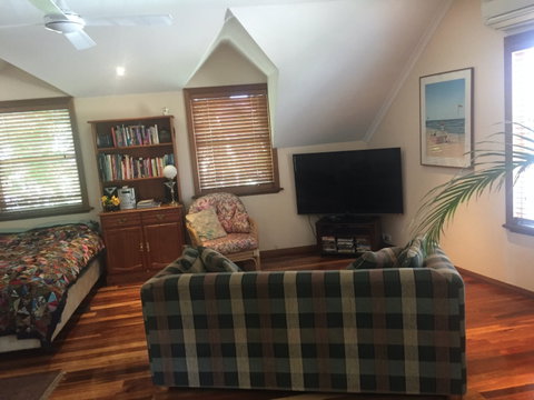HJapartments - Hervey Bay Accommodation 2