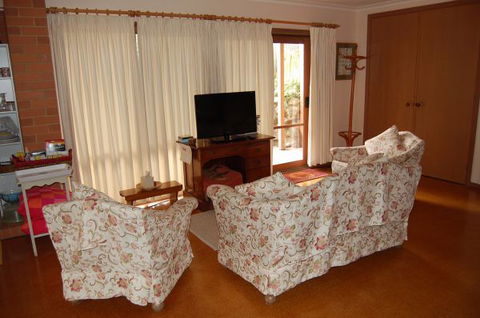 Gisborne BnB Peonies And Pomegranates  - Hervey Bay Accommodation 4