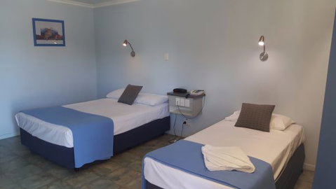 Queens Beach Hotel - Hervey Bay Accommodation 0