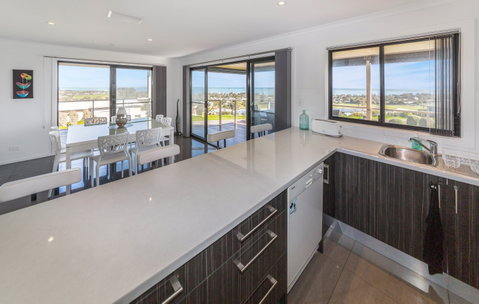 Stunning On Stacey - Hervey Bay Accommodation 3