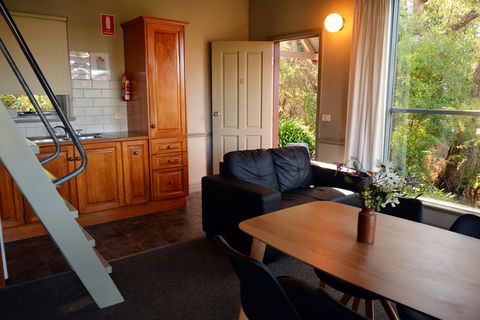 The Great Ocean Road Cottages And Backpackers - Hervey Bay Accommodation 5