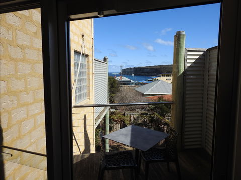 Waves Luxury Suites - Hervey Bay Accommodation 2