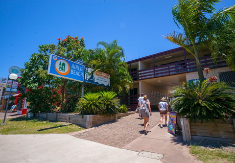 Airlie Beach YHA - Hervey Bay Accommodation 0