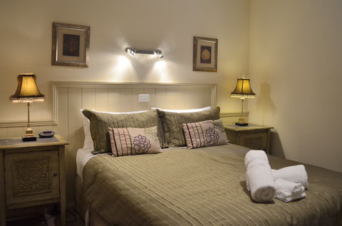 Autumn Affair Cottage 7 - Hervey Bay Accommodation 2