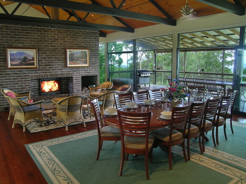 Banjos Bushland Retreat - Hervey Bay Accommodation 1