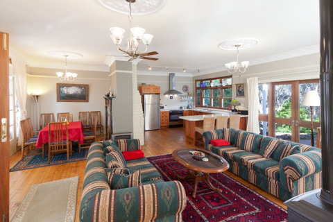 Blue Peace: Blue Mountains Home - Hervey Bay Accommodation 1