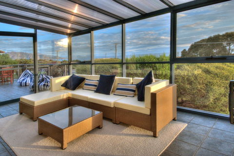 Blue Waves - Hervey Bay Accommodation 1