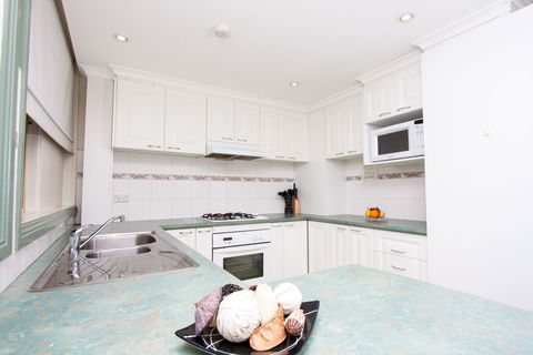 Canberra Short Term And Holiday Accommodation - Hervey Bay Accommodation 4