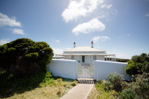 Cape Nelson Lighthouse - Hervey Bay Accommodation 2