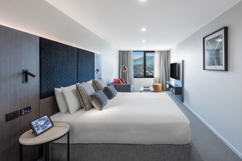 Deco Hotel Canberra - Hervey Bay Accommodation 1