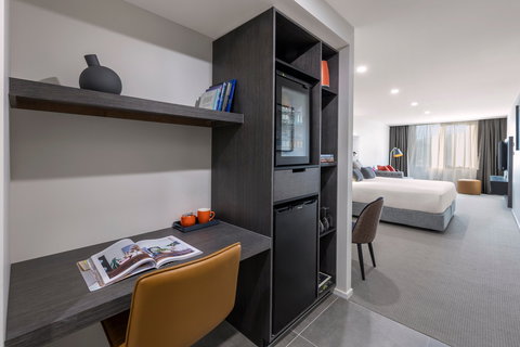 Deco Hotel Canberra - Hervey Bay Accommodation 2