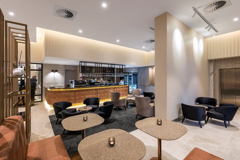 Deco Hotel Canberra - Hervey Bay Accommodation 4
