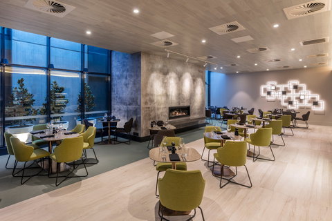 Deco Hotel Canberra - Hervey Bay Accommodation 5