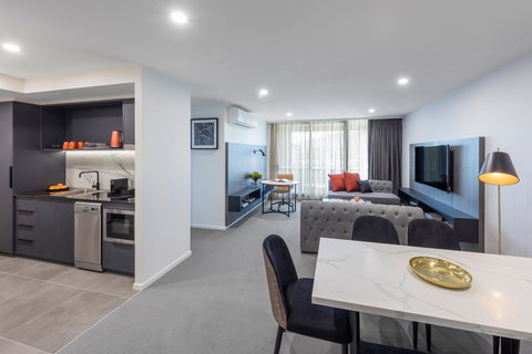 Deco Hotel Canberra - Hervey Bay Accommodation 7