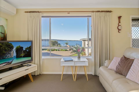 Eagle Heights Holiday Units - Scenic Unit - Hervey Bay Accommodation 4